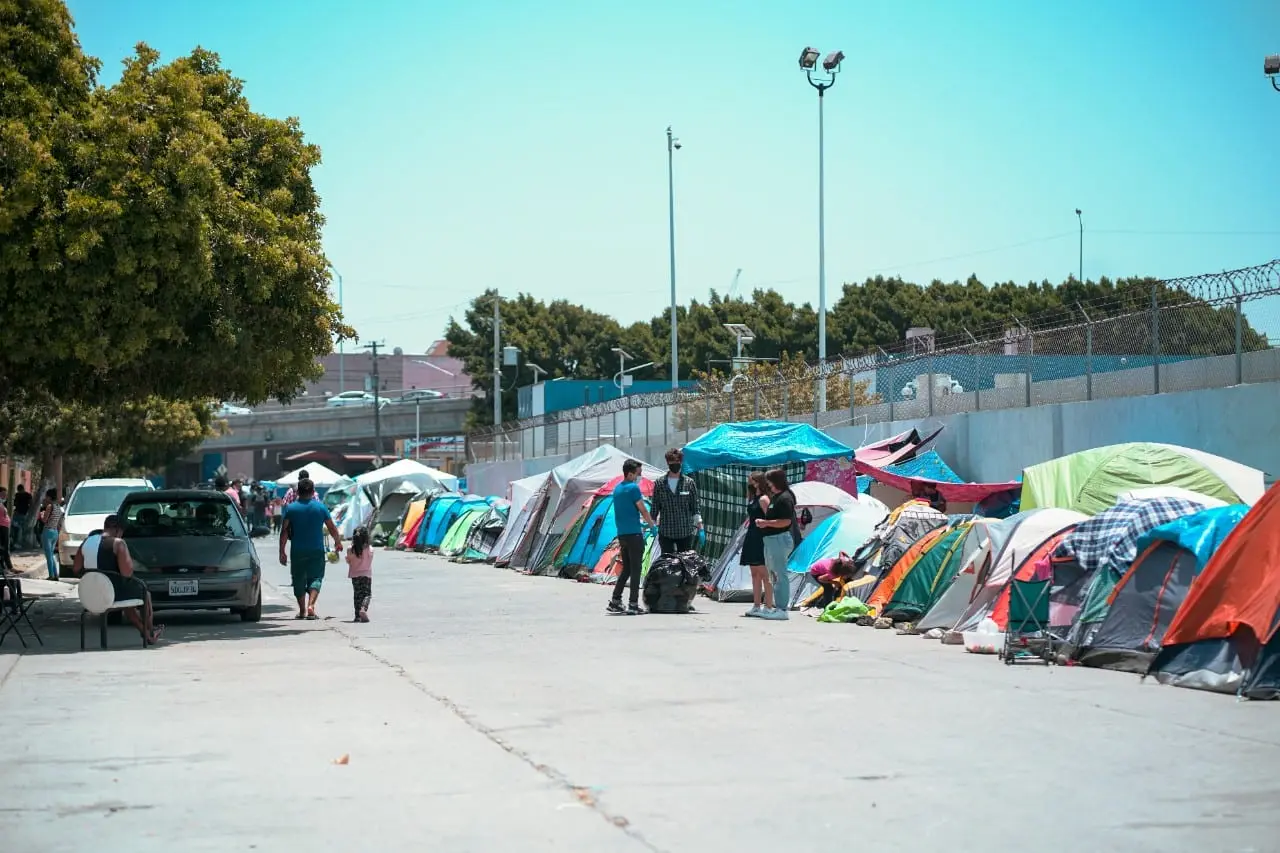 Šimtai migrantų pasiekė Kretos salą, didėjant Graikijos imigracijos krizei