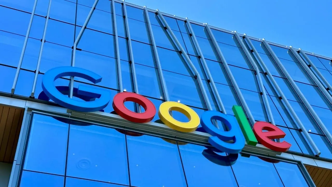 „Google“ pašalino LGBTQ+ „pride“ mėnesį iš savo kalendoriaus