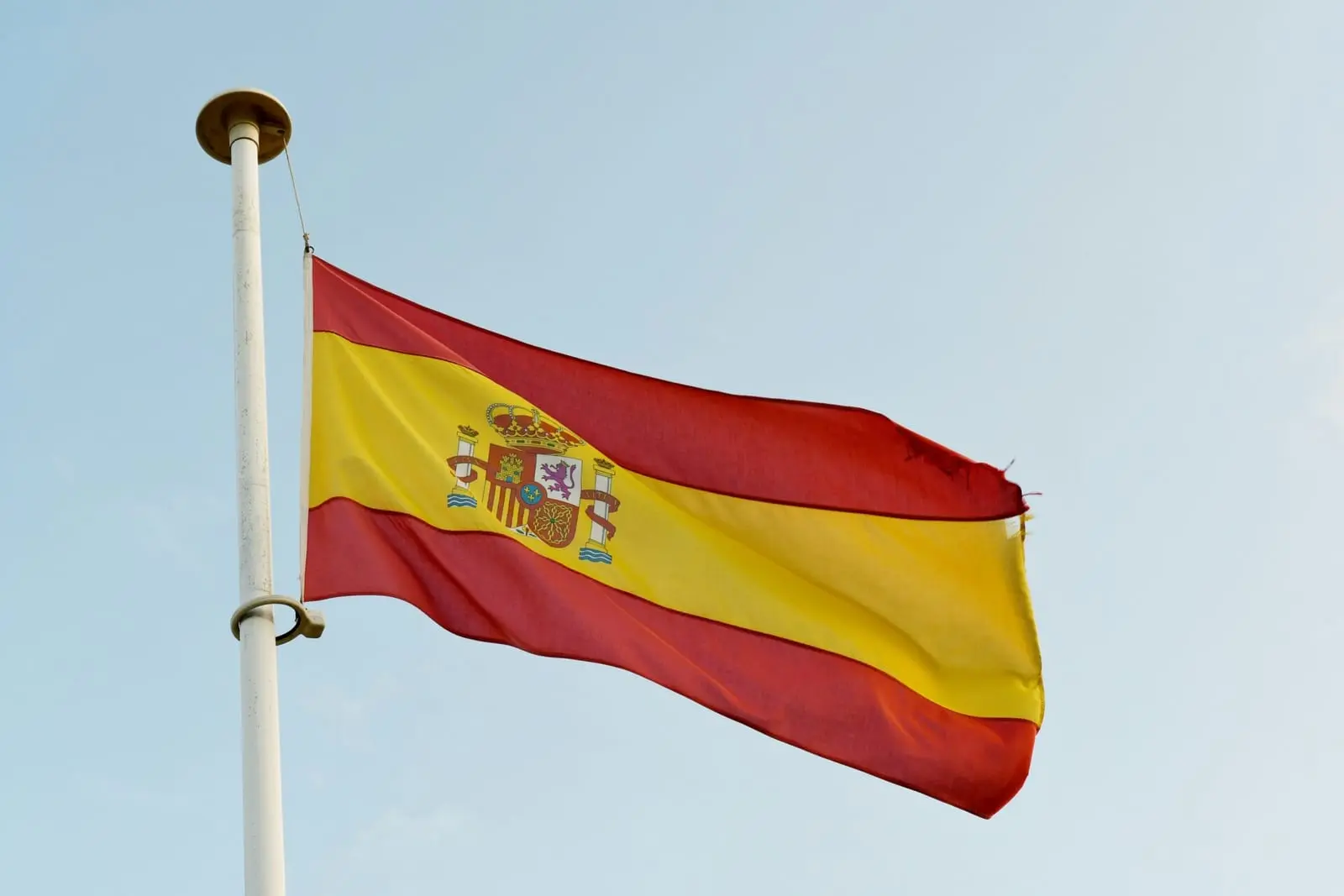 Ispanija ketina atnaujinti ambasadą Teherane, Trumpas kritikuoja NATO