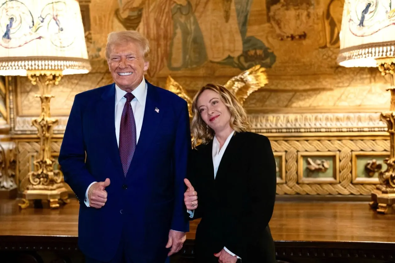 D. Trumpas pagrasino grąžinti Panamos kanalą JAV, nusitaikė į Grenlandiją