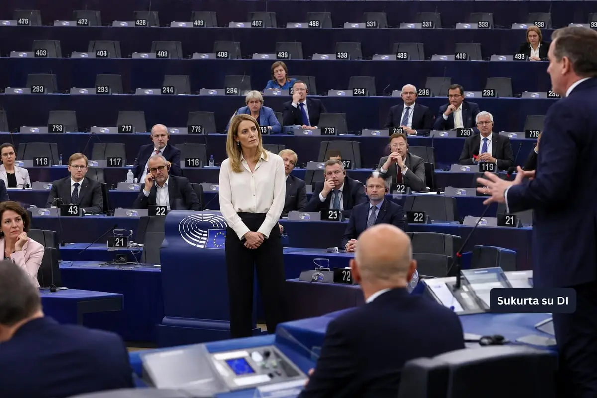 Roberta Metsola mėgina atgaivinti Europos Parlamentą: tuščias vietas turėtų pakeisti tikros diskusijos