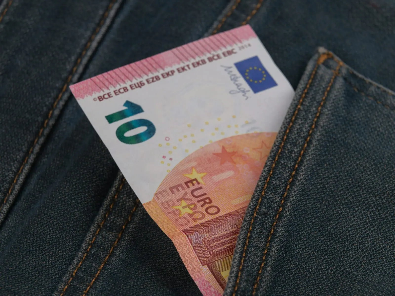 Pakėlus MMA teks atverti kišenes: 12.3 % padidės didelė dalis mokesčių