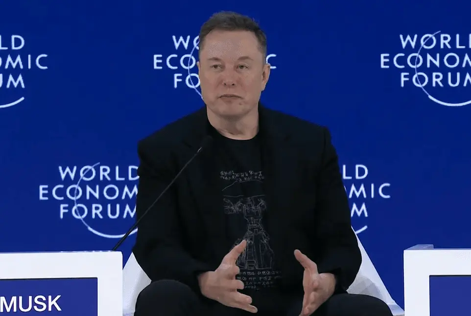Elonas Muskas Davose: robotų greitai bus daugiau nei žmonių