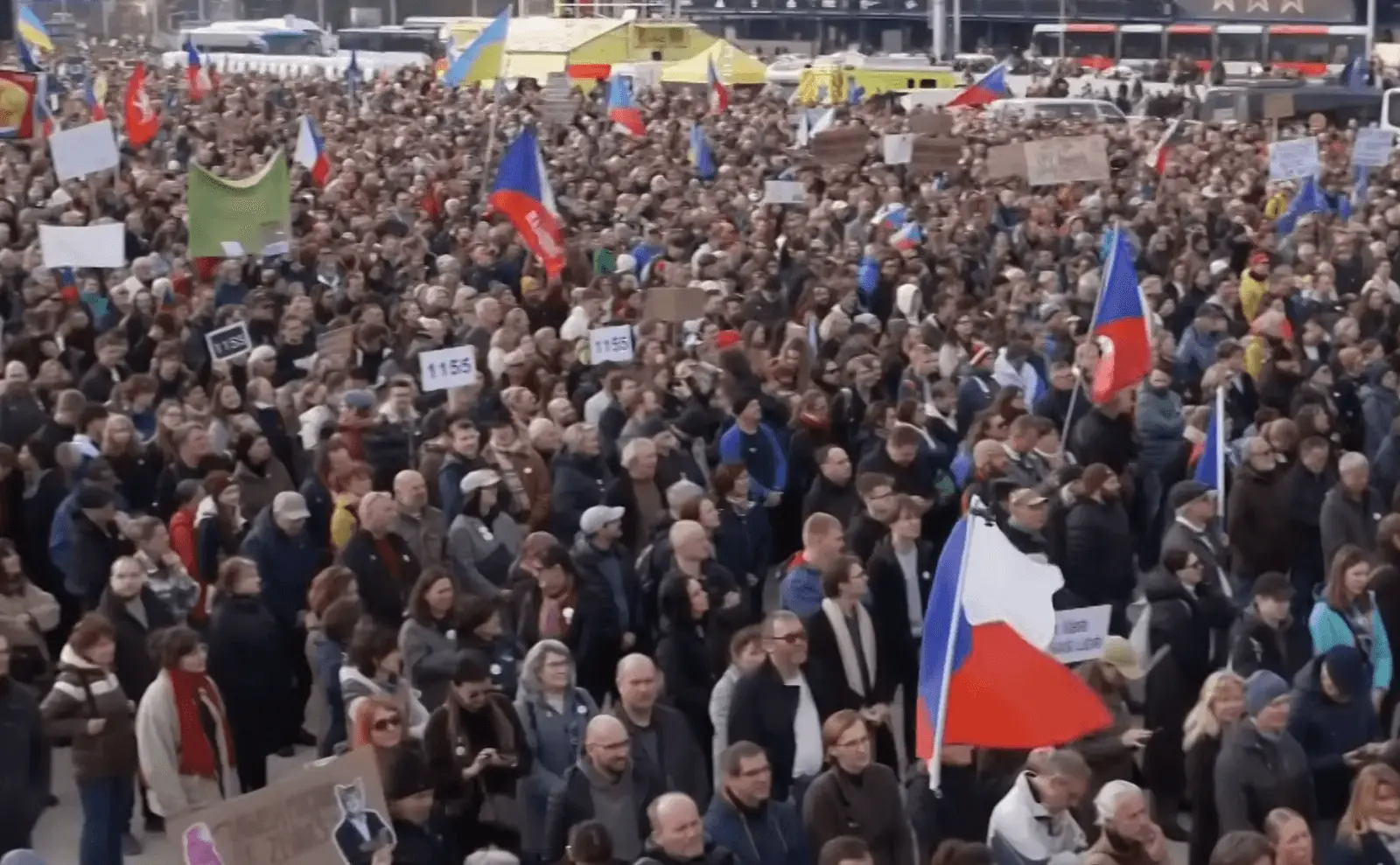 Prahoje – masiniai protestai prieš A. Babišą: įtampa dėl valdžios kurso auga
