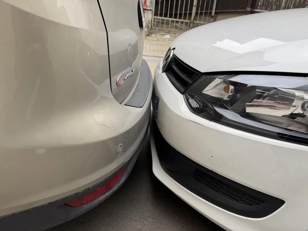 Kai sninga ir draudimas kartais stringa: bendrovės perspėja – pagalbos kelyje gali tekti palaukti