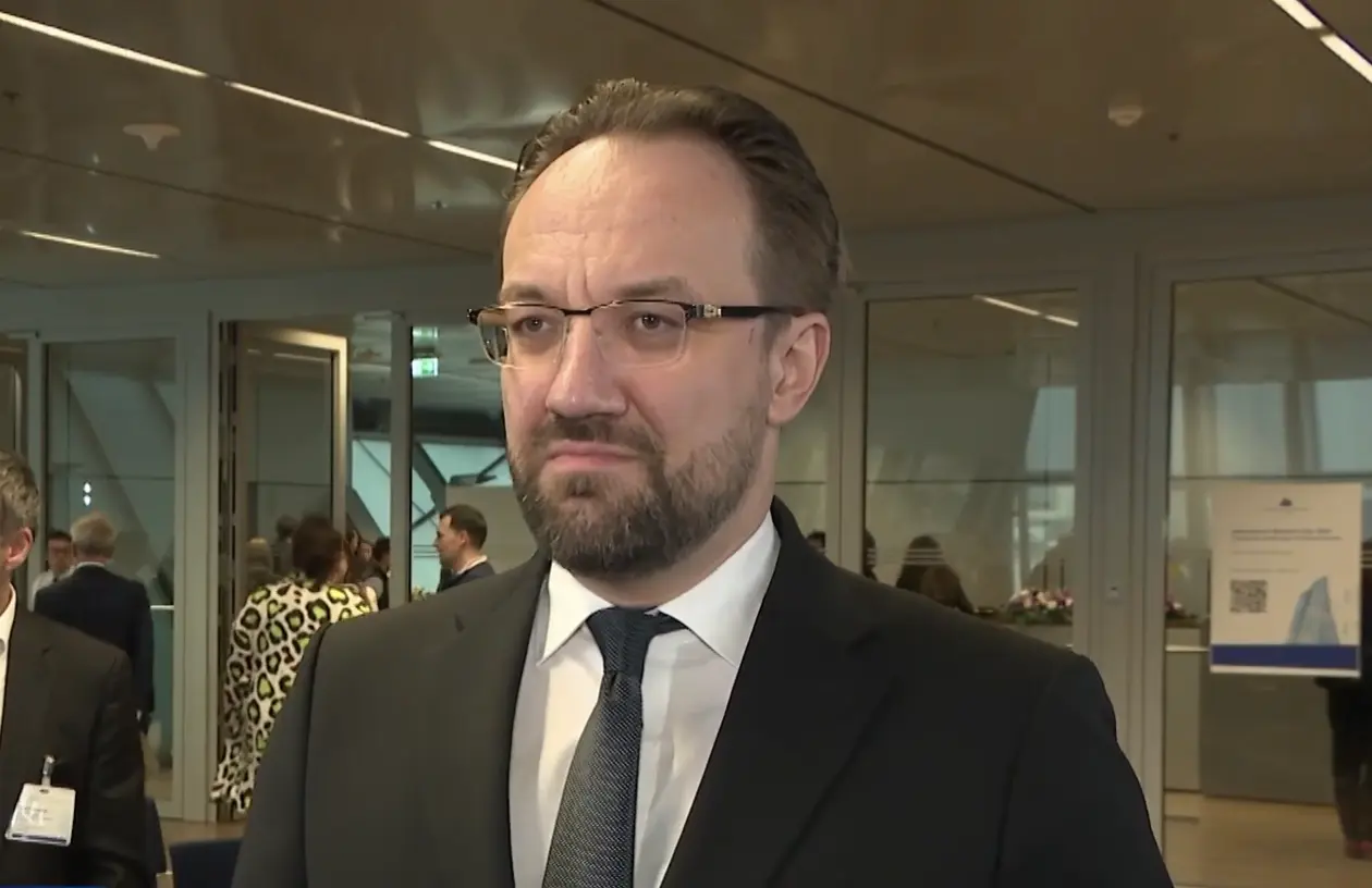 Mokėjimai veiktų net be interneto ryšio: Šimkus įvardijo, kokius pirkinius leistų krizės režimas