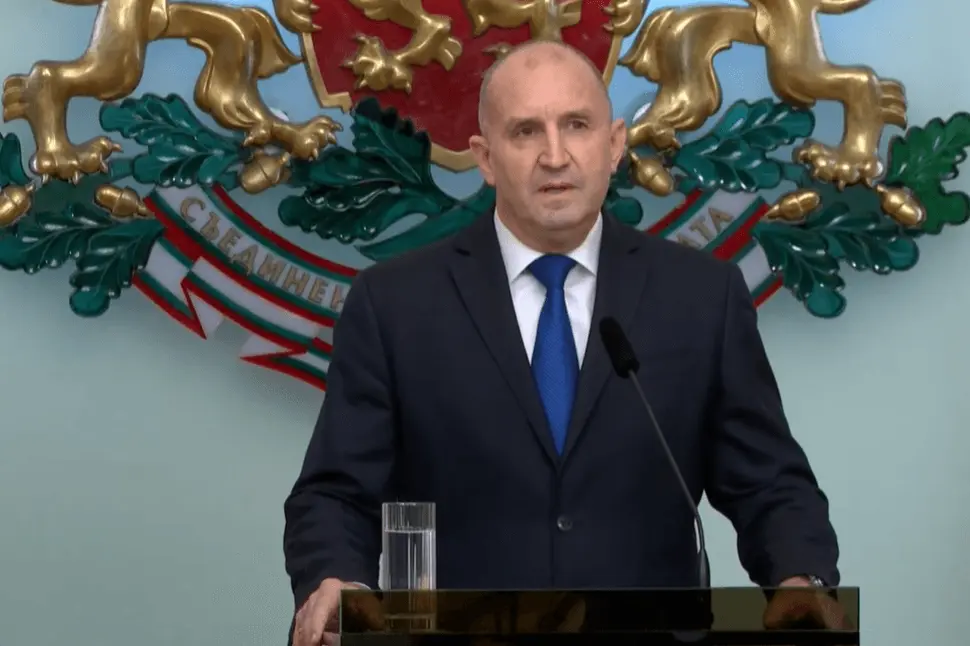 Bulgarijos prezidentas atsistatydina ir ruošiasi dalyvauti parlamento rinkimuose