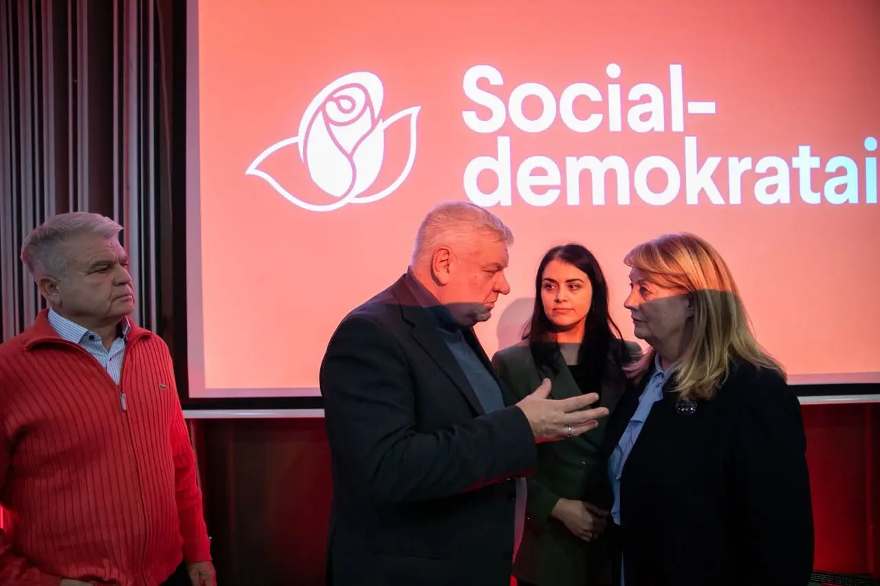 Ta pati panelė, tik kita suknelė arba kaip socdemai tęsia konservatorių pradėtus darbus?