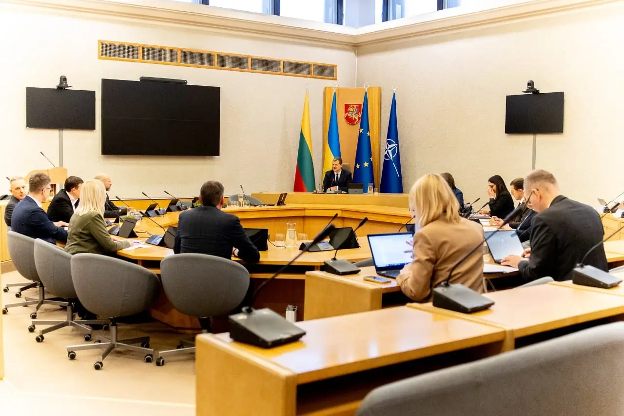 Ministrai uždirba mažiau nei jų pavaldiniai? Štai, kas gauna didžiausius atlyginimus