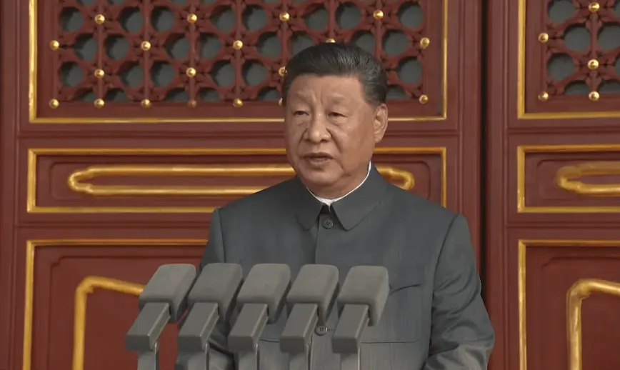 Xi Jinpingas kariniame parade su Kim Jong-un ir Putinu: „Pasaulis renkasi tarp taikos ir karo“