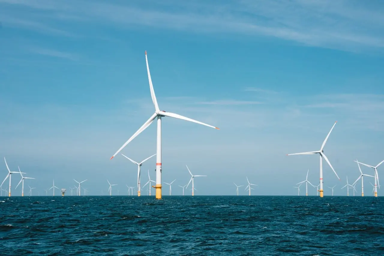 Naujas energetikos „neliečiamųjų“ planas – prabangios vėjo jėgainės jūroje?