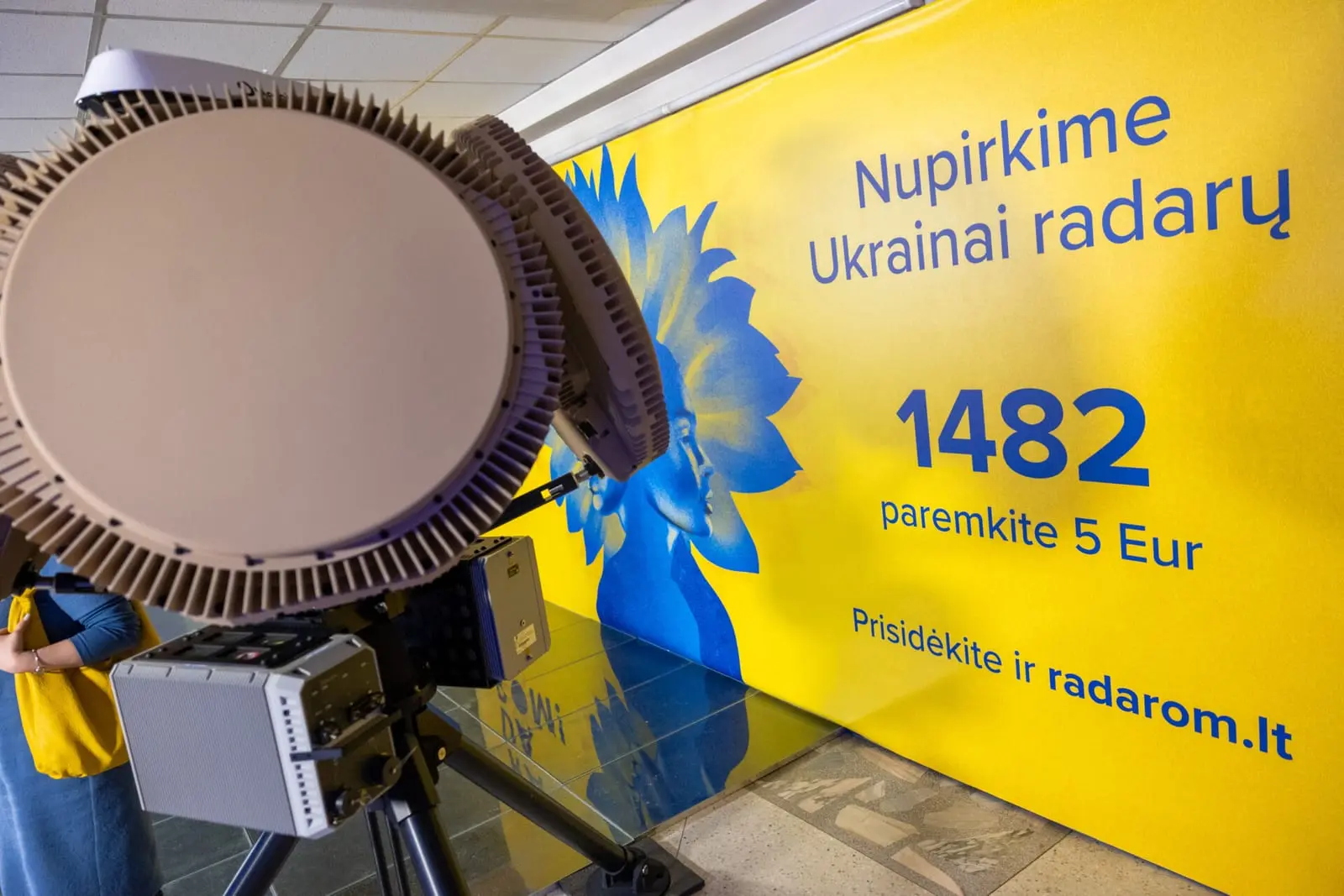 Ukrainos korupcija: aukšto rango Černigovo srities pareigūno namuose per kratą rastas 1 mln. dolerių