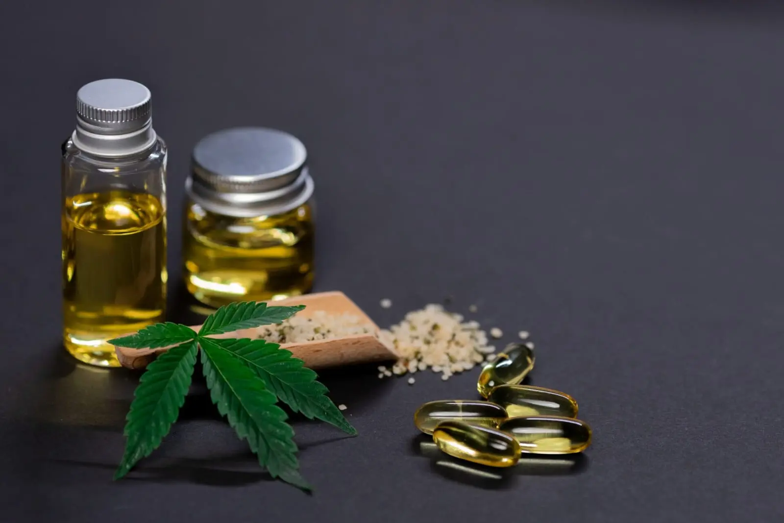 Apie CBD kalba daugelis: ar gali padėti vėžio ir kitų ligų profilaktikai?