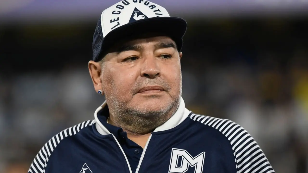 Mirė futbolo legenda Diego Maradona