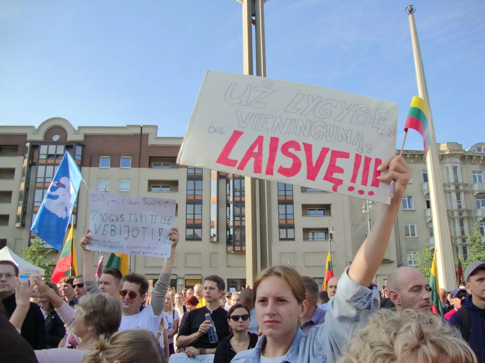 Valdžia atkeršijo mitinguotojams