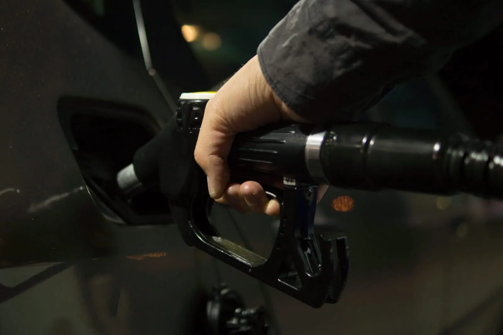 Taršos mokestį teks mokėti kasmet – pasiruoškite sėsti ant dviračių arba vairuoti benzininius automobilius
