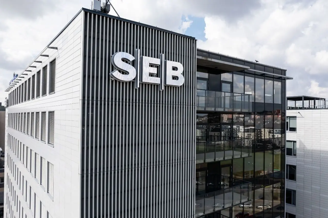SEB būstinės perkėlimas į Estiją: priežastys, pasekmės ir pamokos Lietuvai