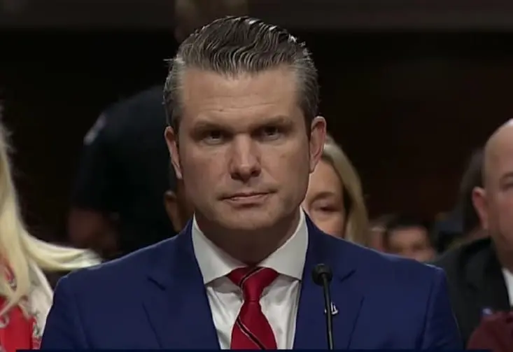 Pentagonui vadovauti siūlomas vienas ryškiausių D. Trumpo bendražygių – P. Hegsethas