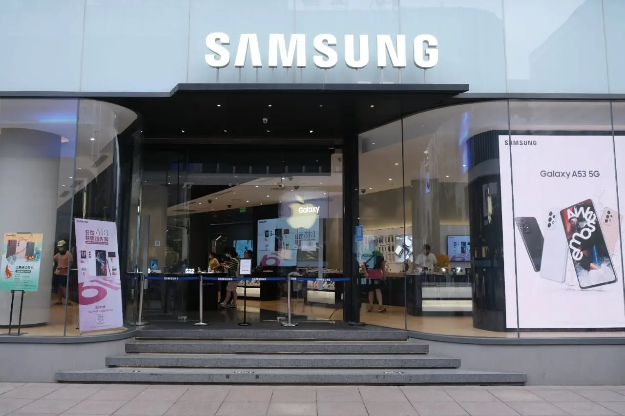 Lietuvos išmaniųjų telefonų rinkoje nematyti jokios krizės, nors pasaulyje fiksuojami kritę pardavimai
