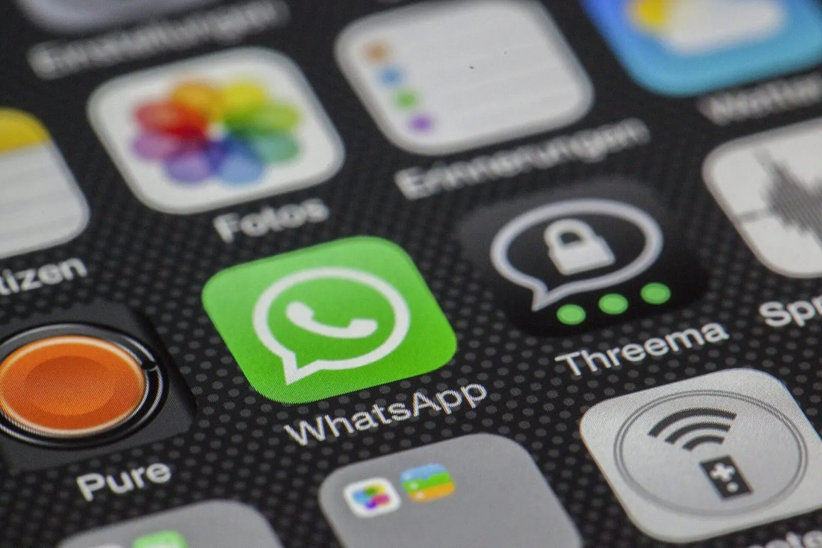 Po „Telegram“ apribojimo Maskva blokuoja „WhatsApp“: gyventojai stumiami į valstybinę programėlę