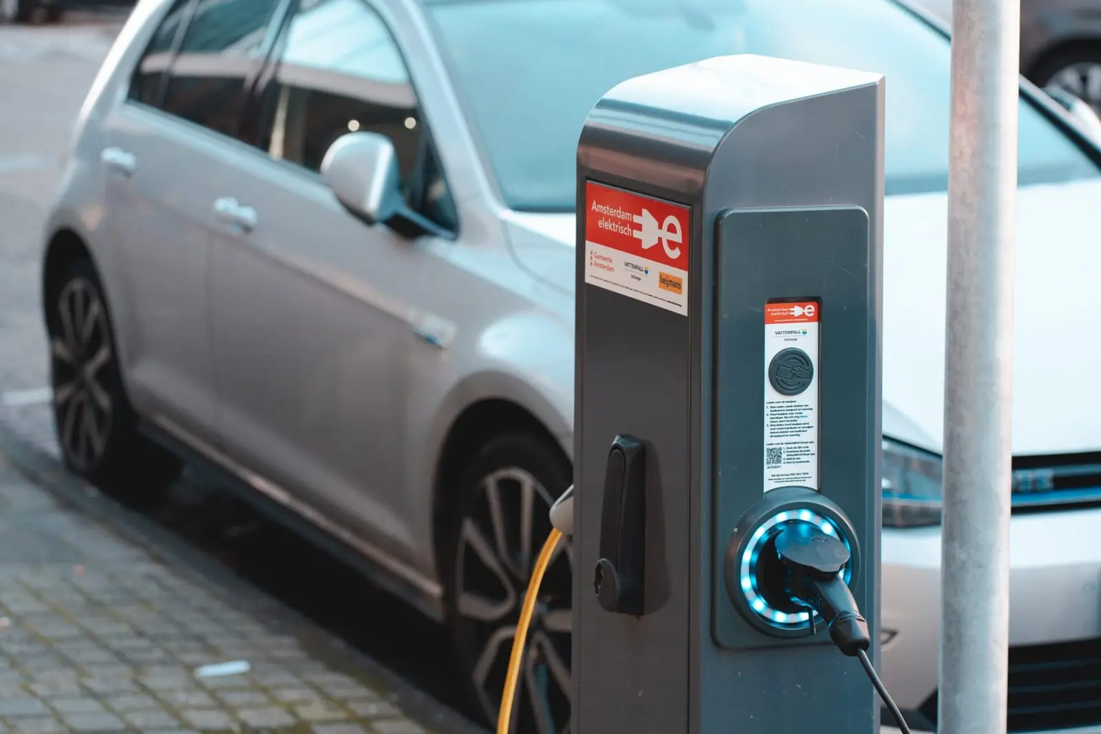 Pasinaudokite valstybės parama elektromobilio pirkimui