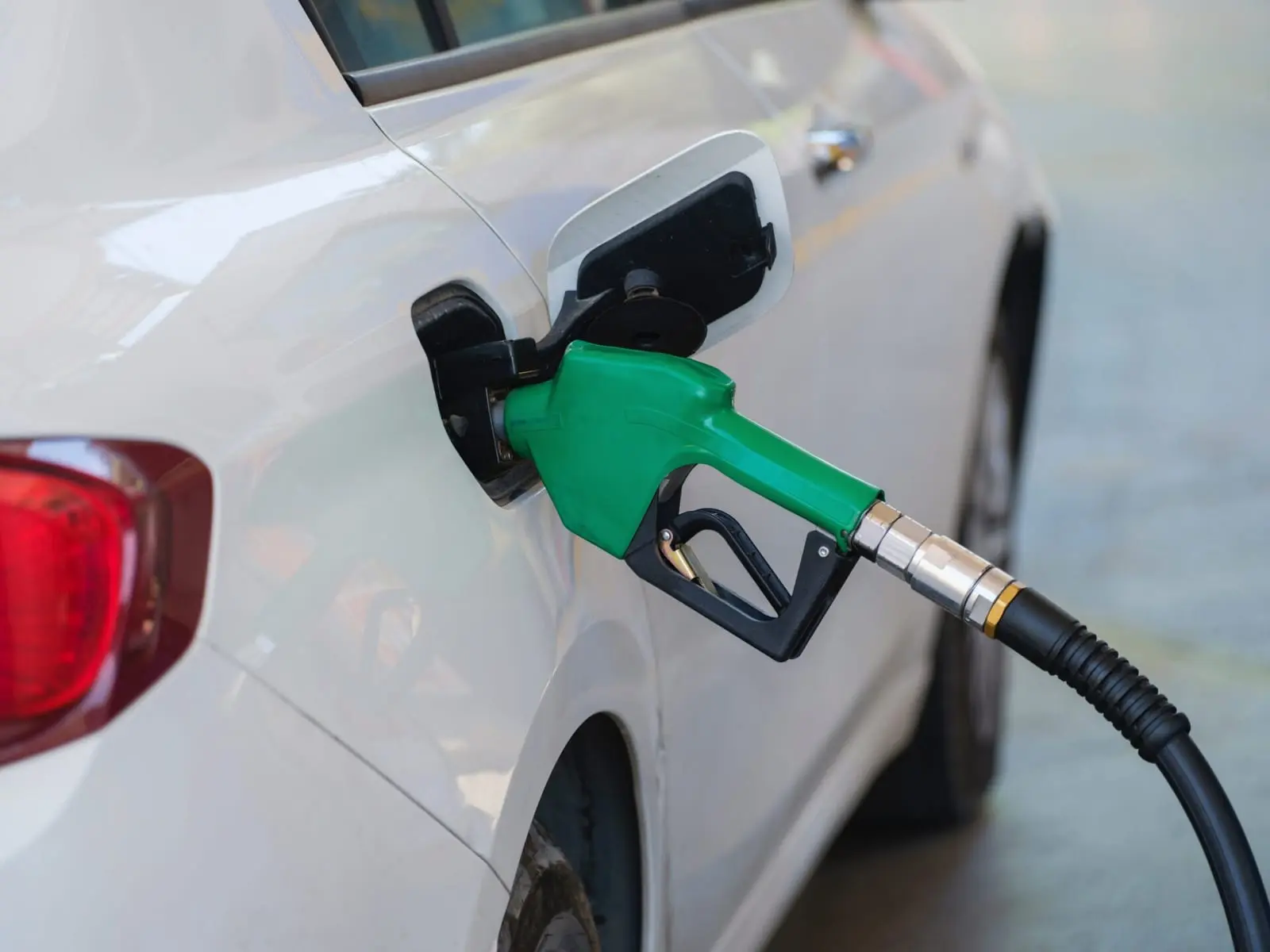 Automobilio degalų sąnaudų mažinimas: Paprasti būdai taupyti pinigus
