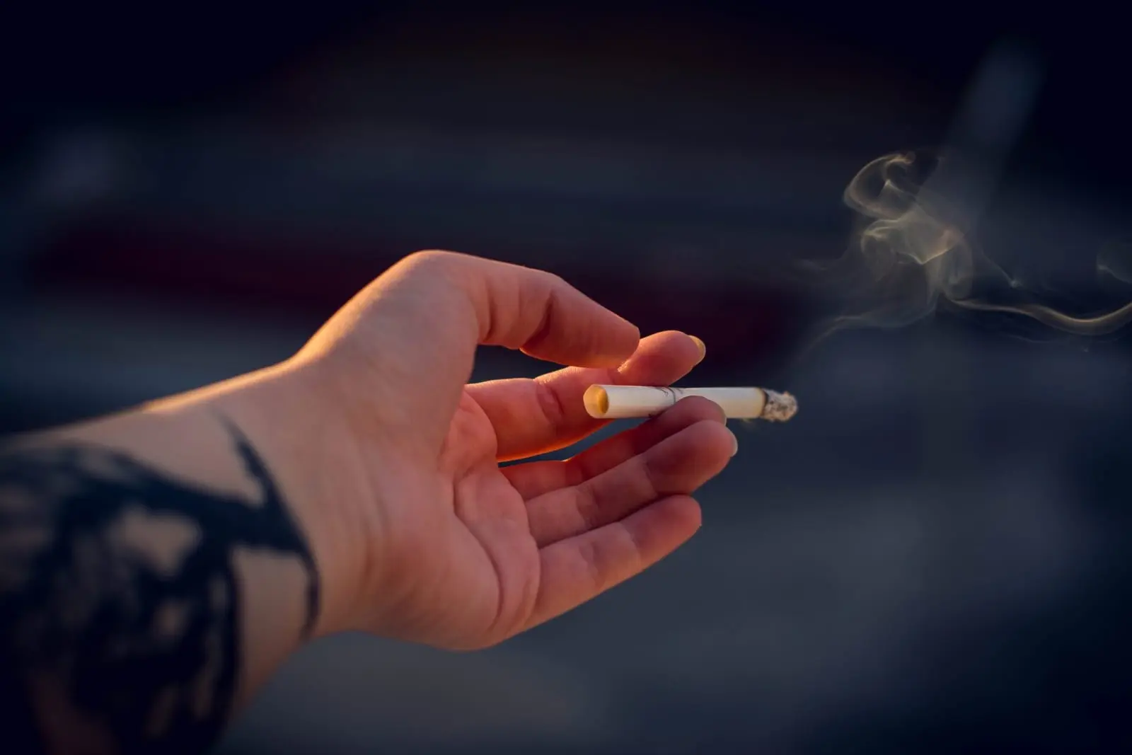Rūkalų turizmas: prancūzai vyksta į kaimynines šalis, kad vietoj 13 € už cigaretes mokėtų vos 4 €