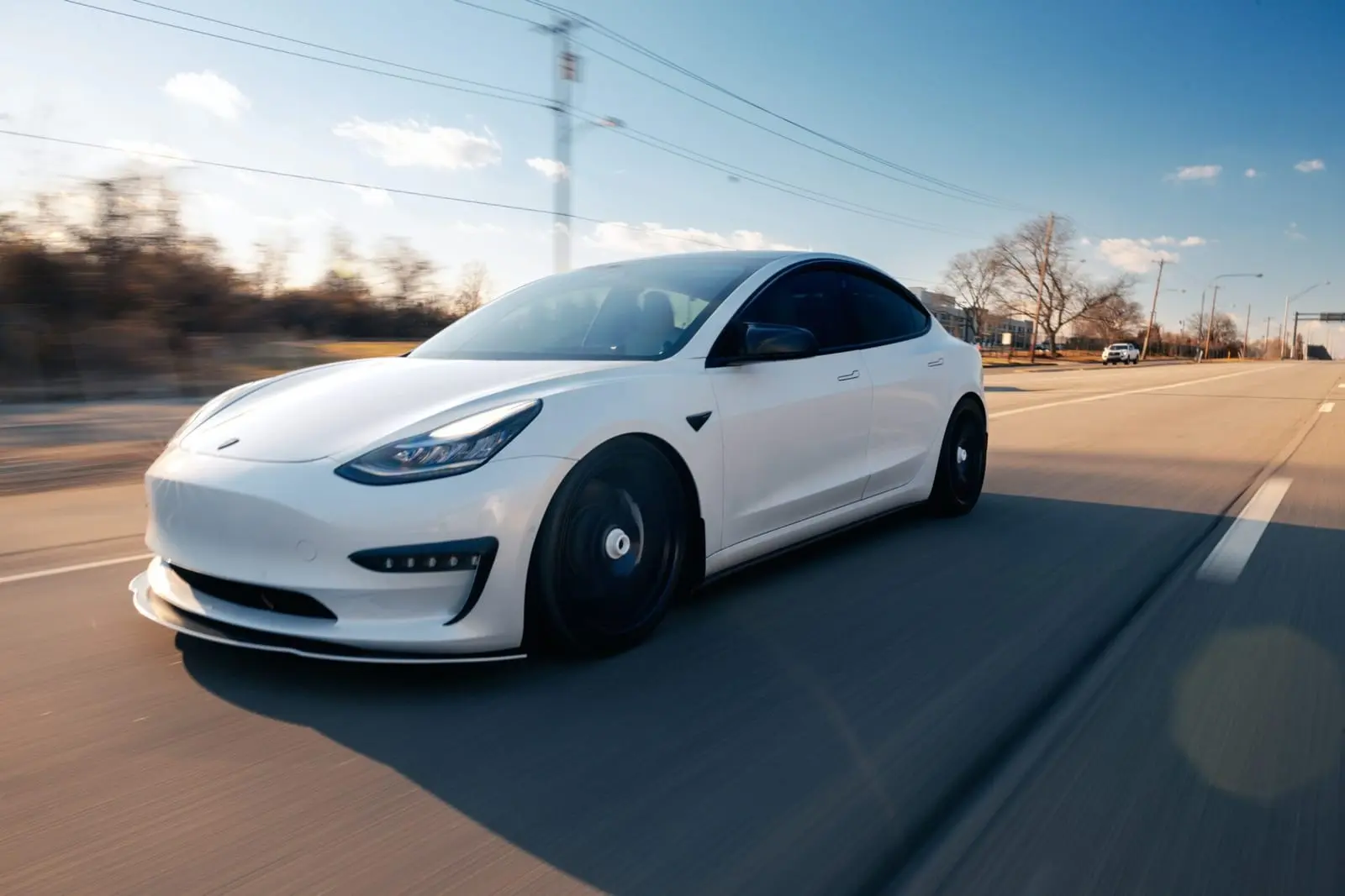 „Tesla“ planuoja didinti gamybos apimtis Šanchajuje