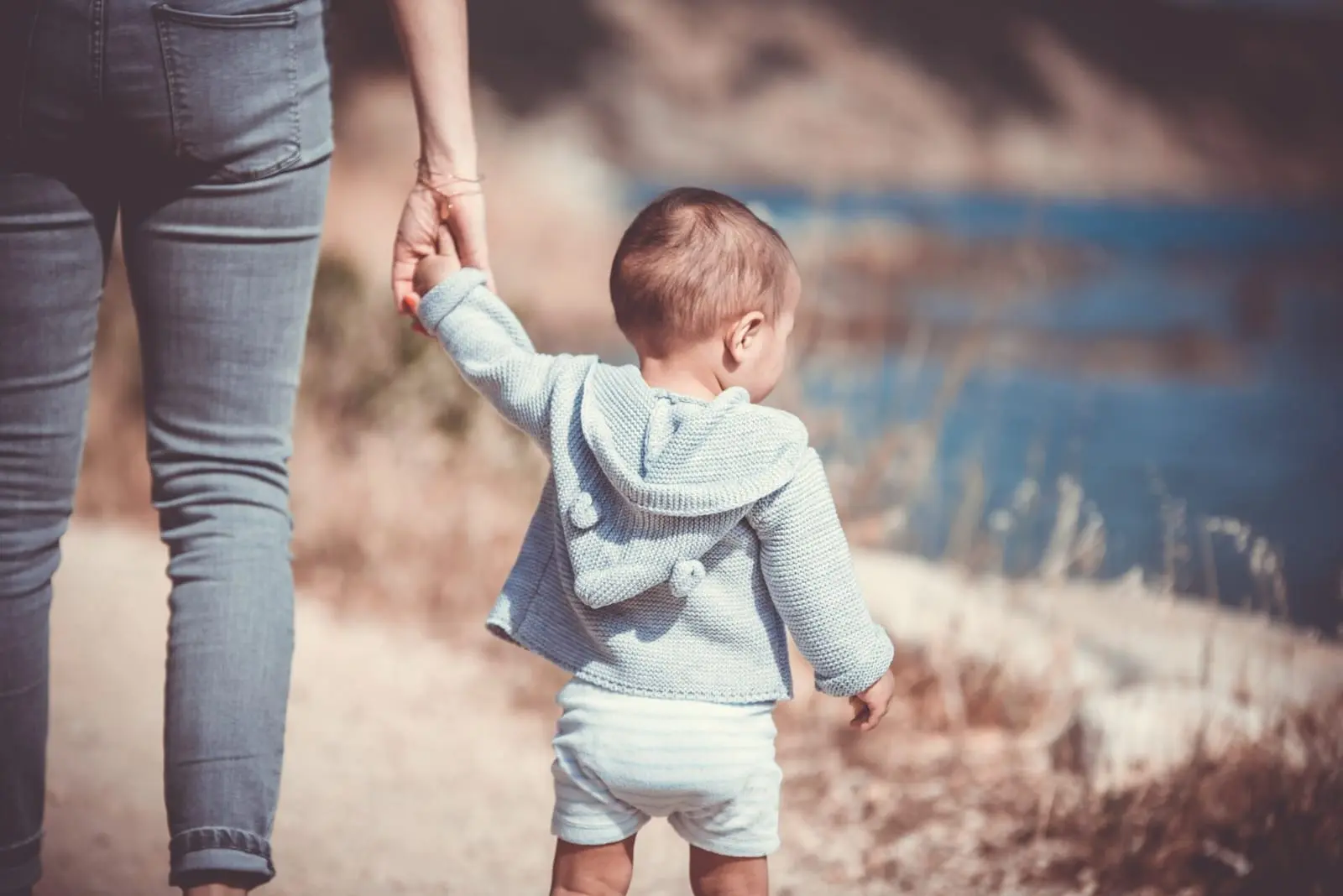 Laiškas narcisistiniam tėvui: piktnaudžiavimas padėtimi žaloja vaiką