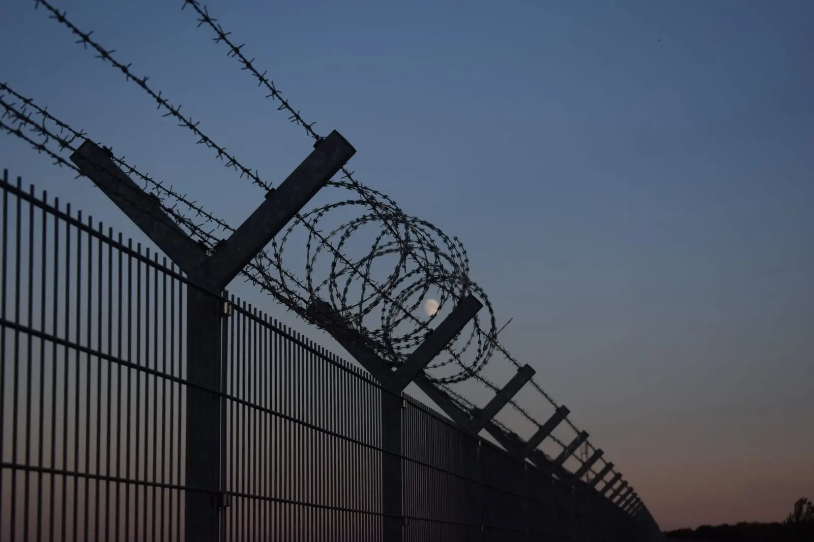 Antrąją metų dieną iš Lietuvos išskraidinta beveik šimtas nelegalių migrantų