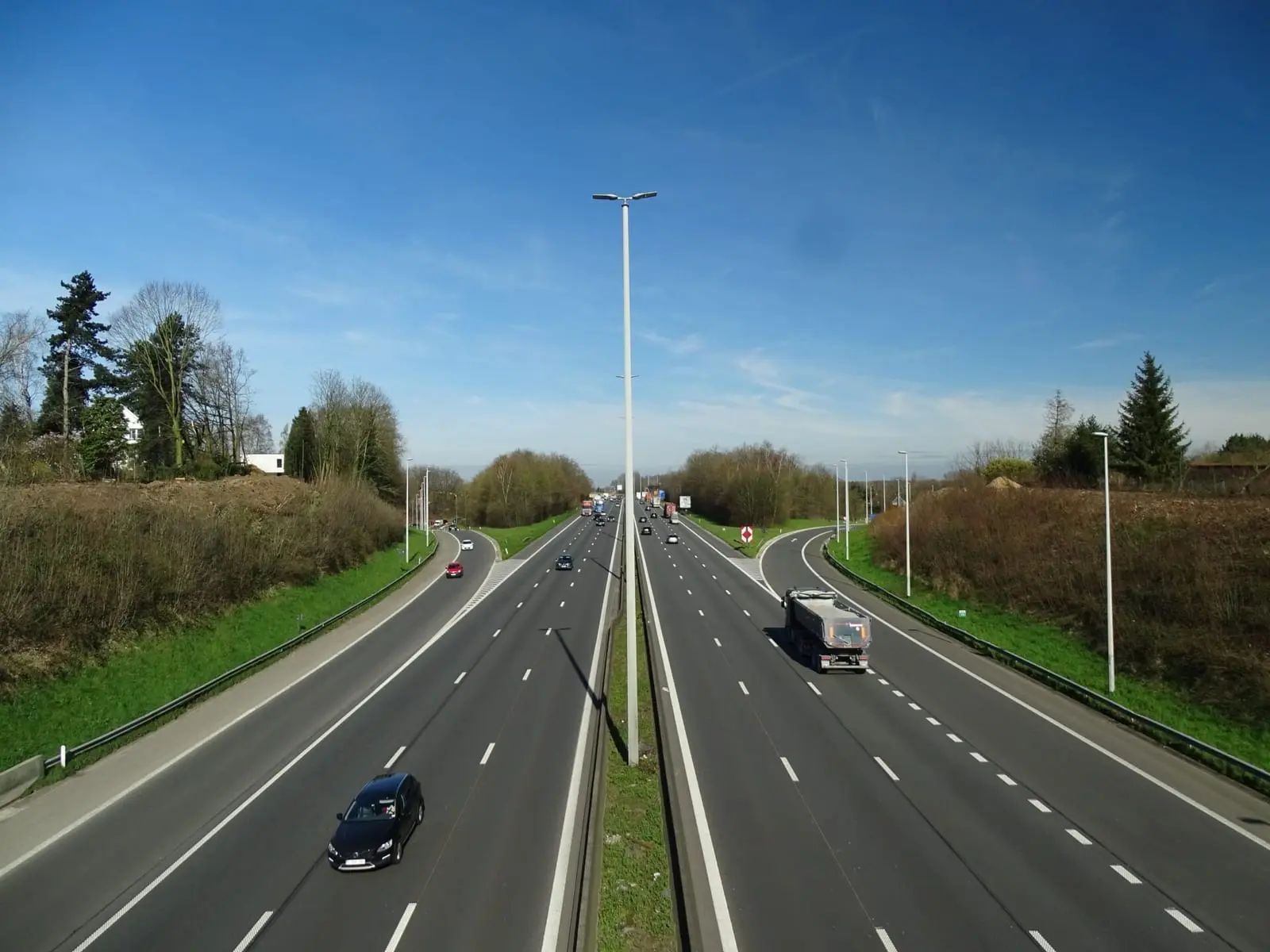 Skaudžios nelaimės kelyje – ne tik dėl provėžų, bet ir dėl techniškai netvarkingų automobilių