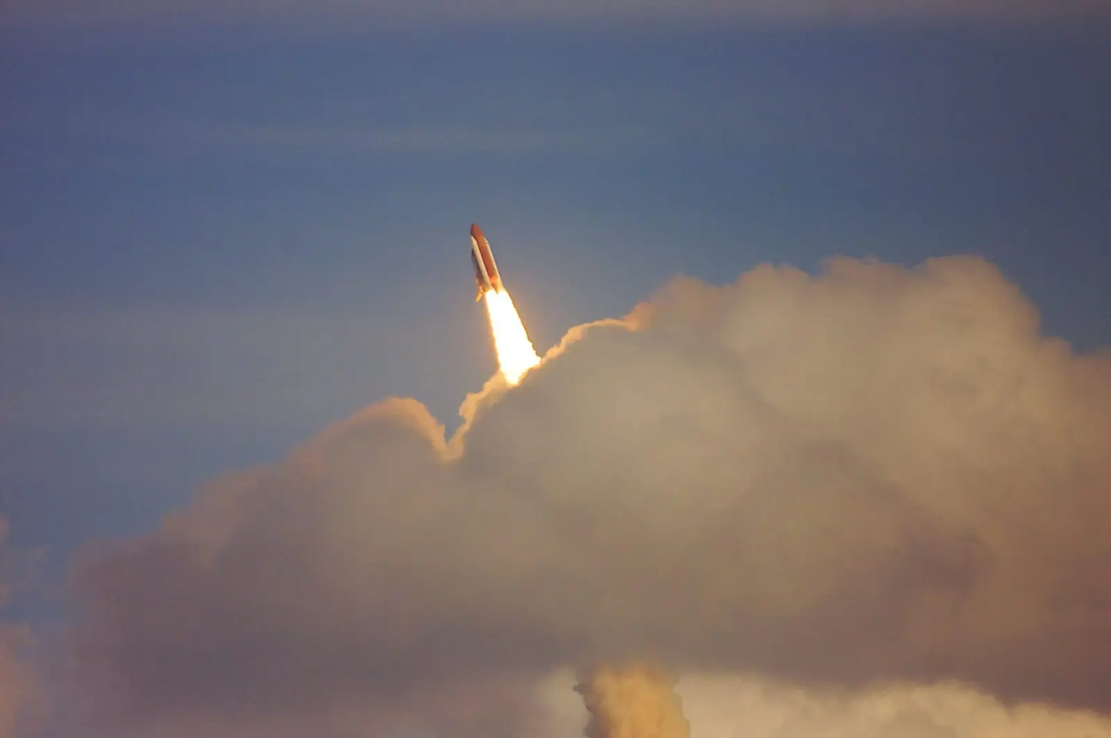 NASA: Mėnulyje sudužo neaiškios kilmės raketa