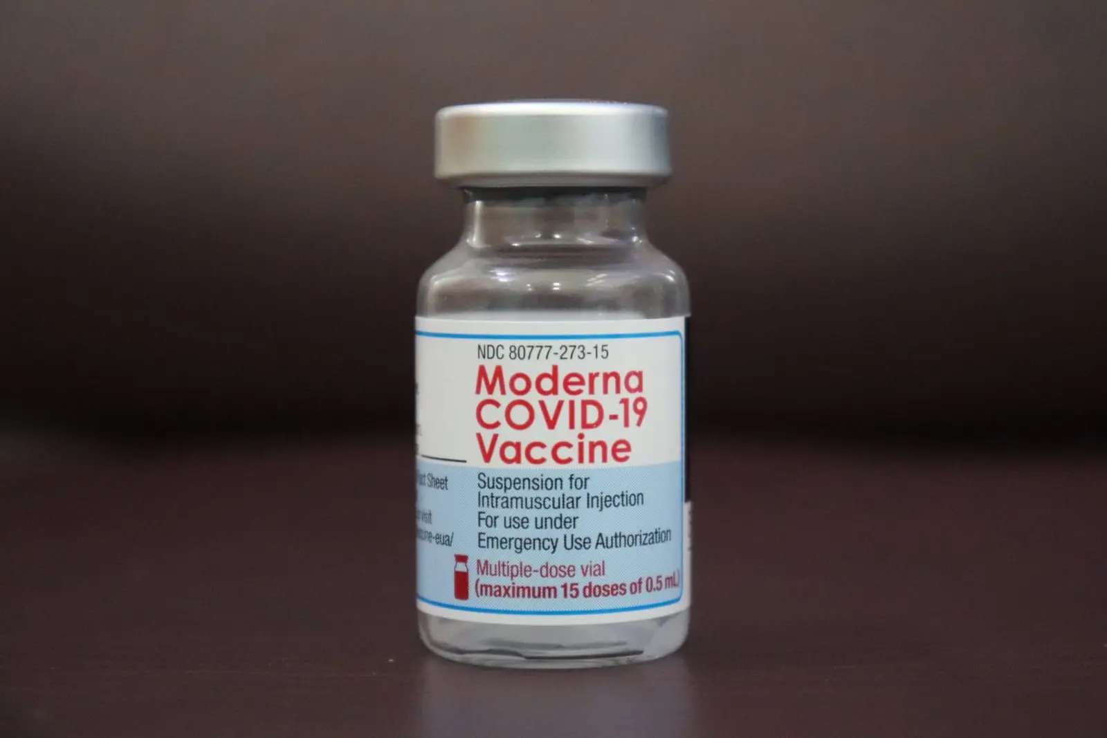 „Moderna“ išmeta milijonus nepanaudotų vakcinų dozių, tačiau jau rudenį žada pristatyti naujas vakcinas