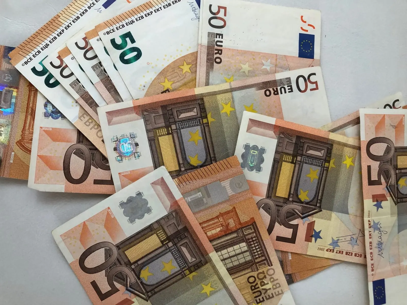 Valstybės iždas pučiasi, nors infliacija ne tik bado akis, bet ir gramdo žmonių pinigines