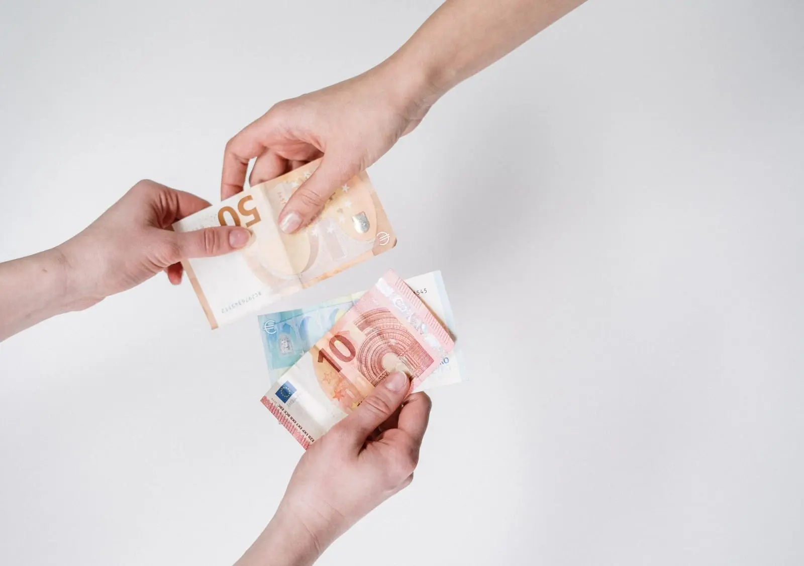 Už neteisėtai gautas sveikatos priežiūros paslaugas pasibeldžia net antstoliai: pernai išieškota net 2,2 mln. eurų žala