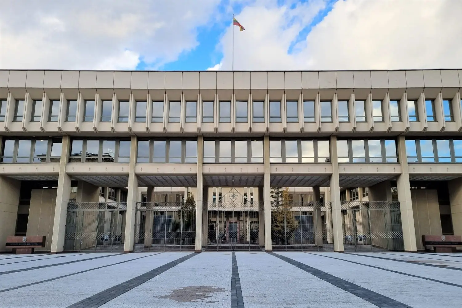 „Davė durniui kelią“: savi ministrą iš balos ištraukė sausą