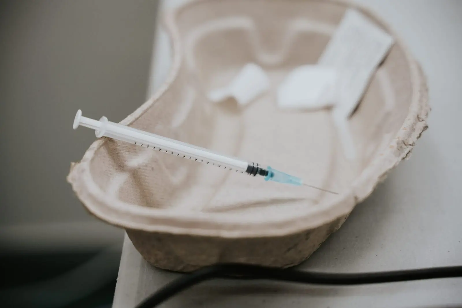 Skiepytis atsisakanti Mia sulaukė atpildo: dainininkę užgriuvo pramogų pasaulio atstovų kritikos lavina