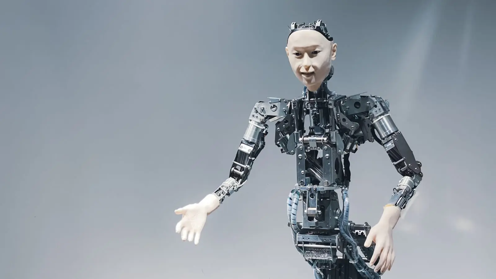 Fantastika tampa realybe: Kinijoje milijardinės korporacijos generaline direktore tapo robotė