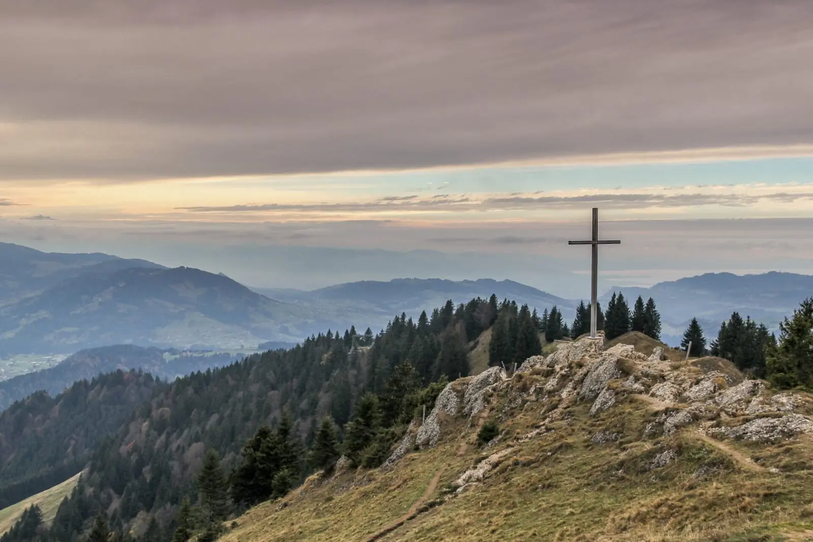 Karas Ukrainoje skaldo ir tikinčiuosius: gresia stačiatikių Bažnyčios skilimas