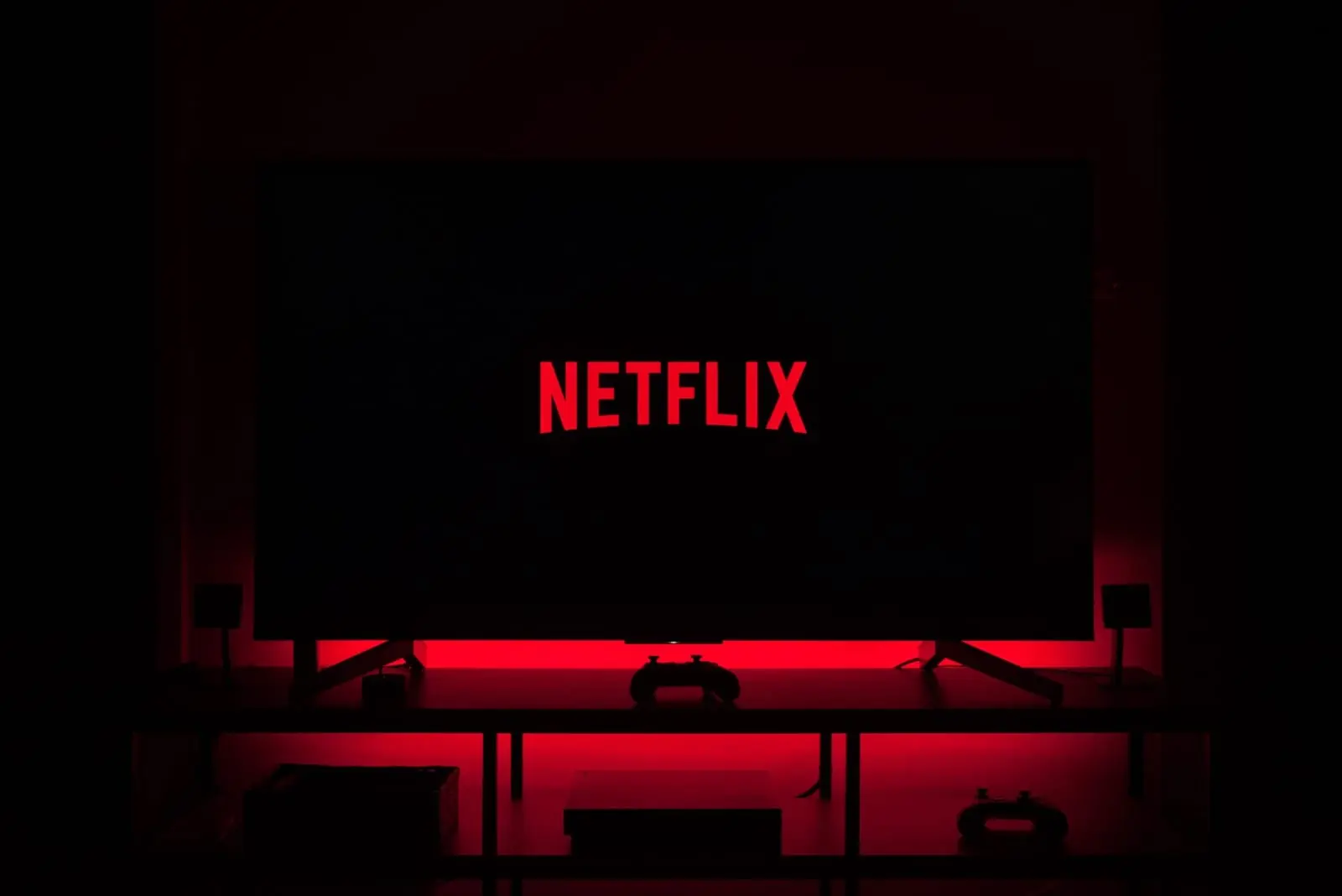 Sudėtingas laikotarpis „Netflix“: atsisako dalies savo turinio ir sparčiai praranda vartotojus
