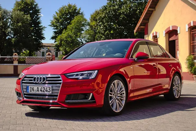 Audi A4: kartos B5–B9, matmenys, varikliai ir palyginimas su BMW 3 bei C klase