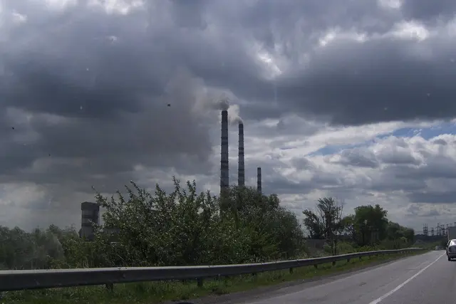 Rusija smogė daugiau nei 15 Ukrainos energetikos objektų: Zelenskis perspėja apie blackout prieš žiemą