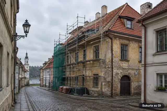 Kauno senamiesčio namo stogo remontas: butų savininkai ginčija sąmatą, kuri išaugo iki 450 eurų už kv. m