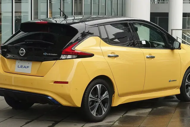 Nissan Leaf: trys kartos, baterijos, naudoto pirkimas ir Leaf Lietuvoje