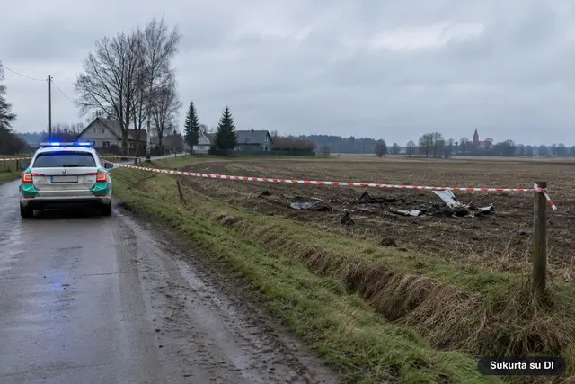 Oro pavojus Panevėžio ir Šiaulių apskrityse: galimas dronas, nuolaužos rastos Pasvalio rajone