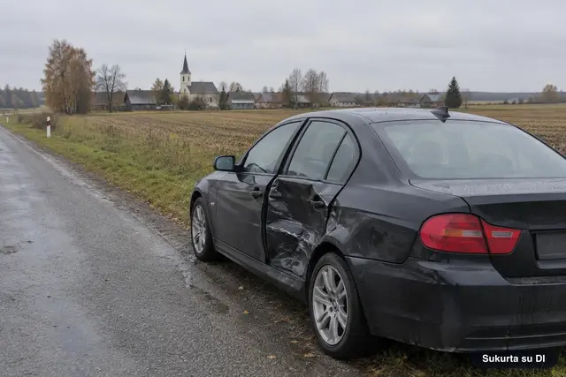 Pasvalio rajone nukritęs dronas apgadino automobilį: žmonės nenukentėjo