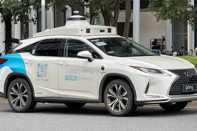 Zagrebe veikia pirmieji Europoje robotaksi be vairuotojo: „Uber“ taikosi į Mančesterį