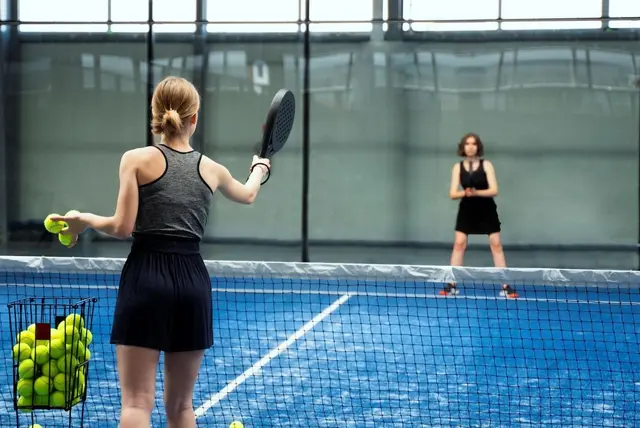 Pradėjote žaisti padelį? Šių kūno signalų geriau neignoruoti