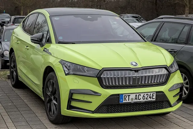 Škoda Enyaq: versijos, baterijos, nuvažiuojamas atstumas ir Enyaq Lietuvoje