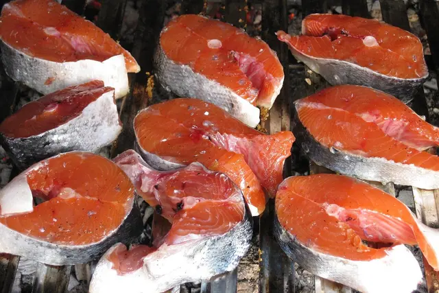 Omega-3 riebalų rūgštys: EPA, DHA ir ALA, kiek žuvies valgyti ir ar verta gerti žuvų taukus